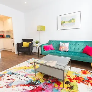 Apartment - Lovely In The Heart Of With Free Parking, Chester