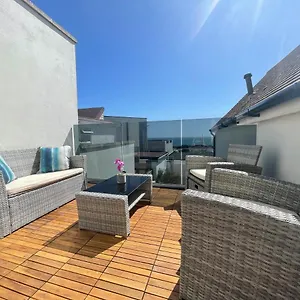 Coastline Retreats: Themed Seaside With Luxury Bath , Bournemouth United Kingdom