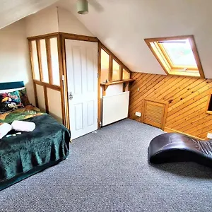 Apartment Lovely Spacious 5 Bedroom Near City Centre, Chester