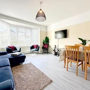 3 Bedroom - Parking , Bournemouth United Kingdom